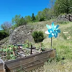 La Meizou, Gite A Champeix 度假居 *